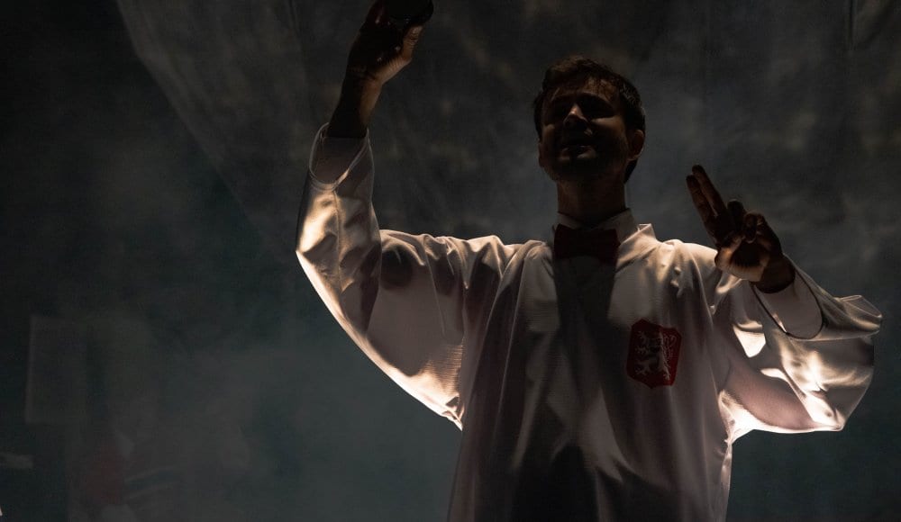 Země mezi mantinely