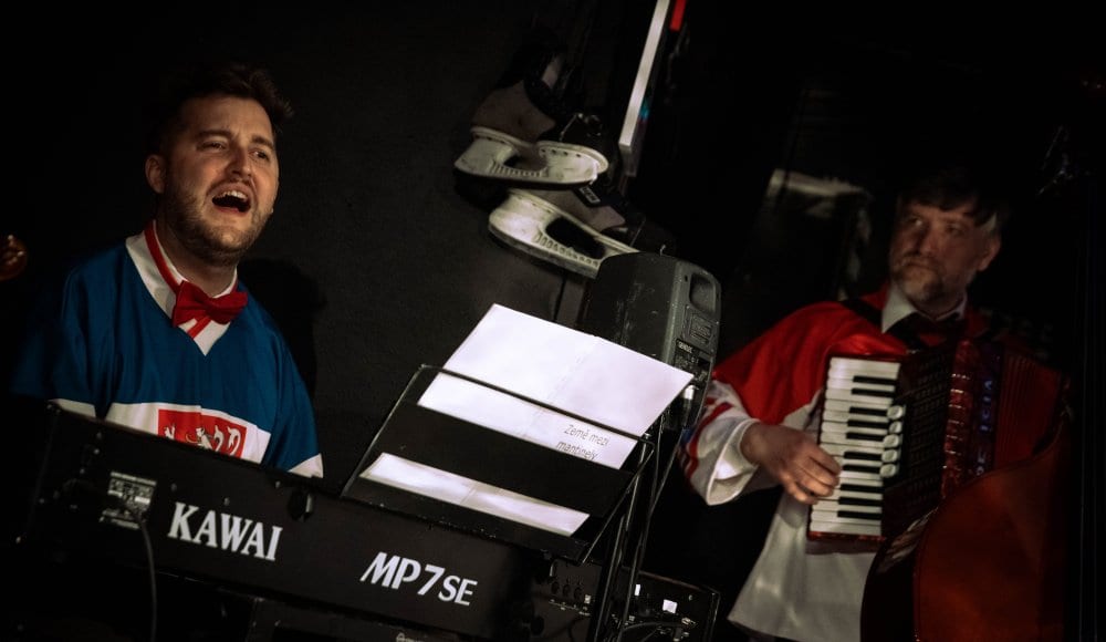 Země mezi mantinely