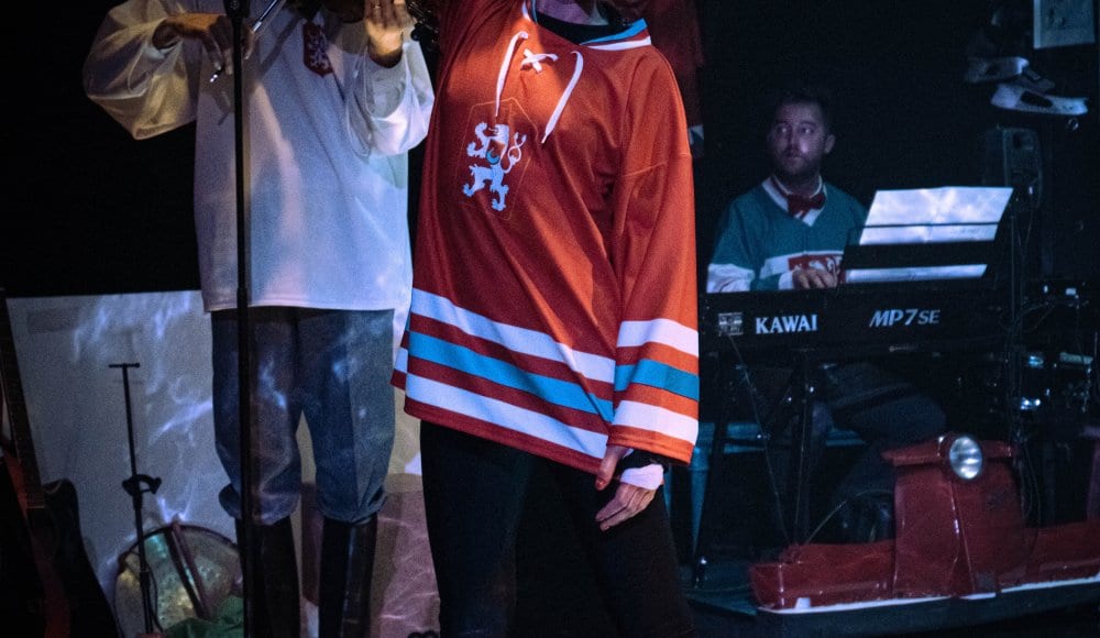 Země mezi mantinely