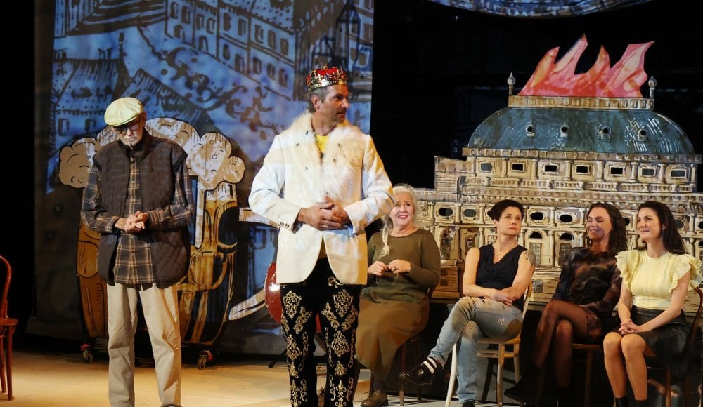 Noc divadel 2023 / Hoří