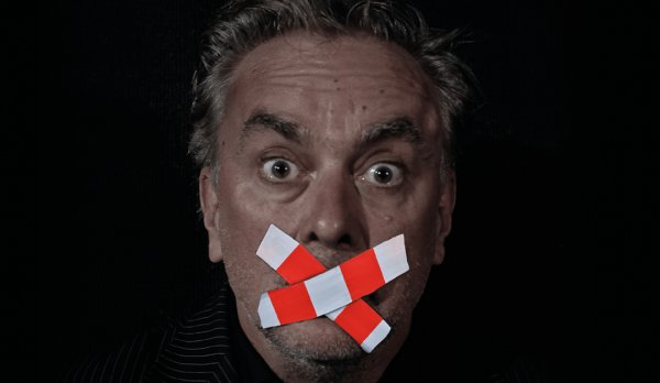 PREMIÉRA – NEKOREKTNÍ VEČER